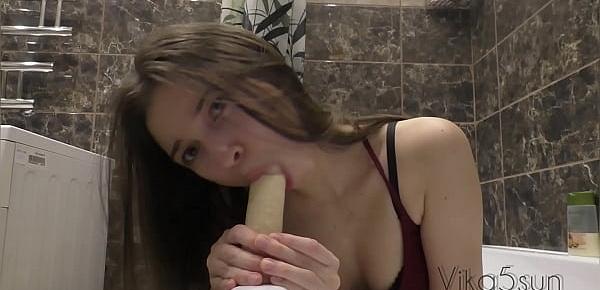  teen girl found a dildo from parents and fucked her pussy in the bathroom